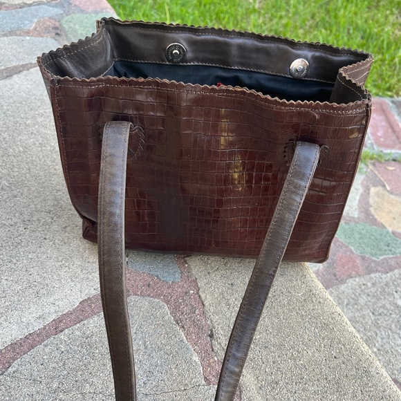 Donald J. Pliner Genuine Leather Handbag Croc-embossed Brown Patent Shine - Picture 12 of 13